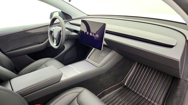 2026 Tesla Model Y Premium AWD - 23095727 - 28