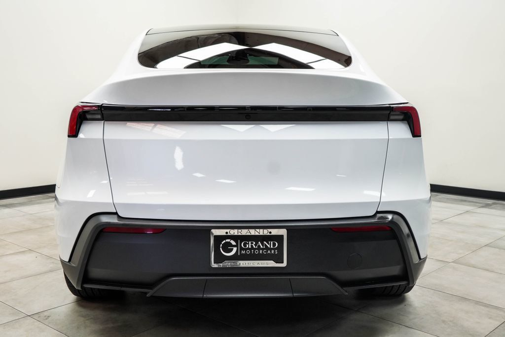 Tesla Model Y photo 10