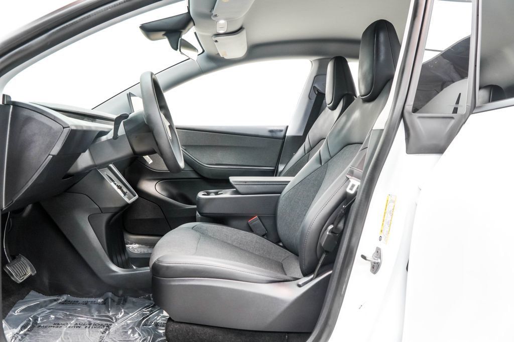 Tesla Model Y photo 16