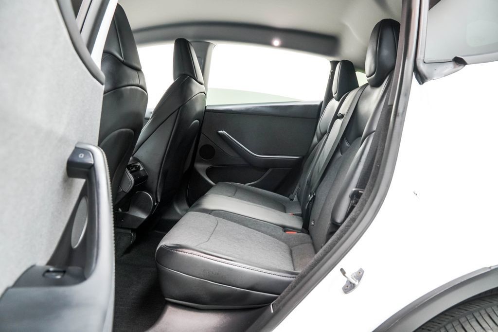 Tesla Model Y photo 18