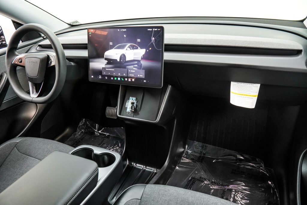 Tesla Model Y photo 21