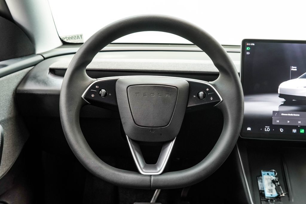 Tesla Model Y photo 22