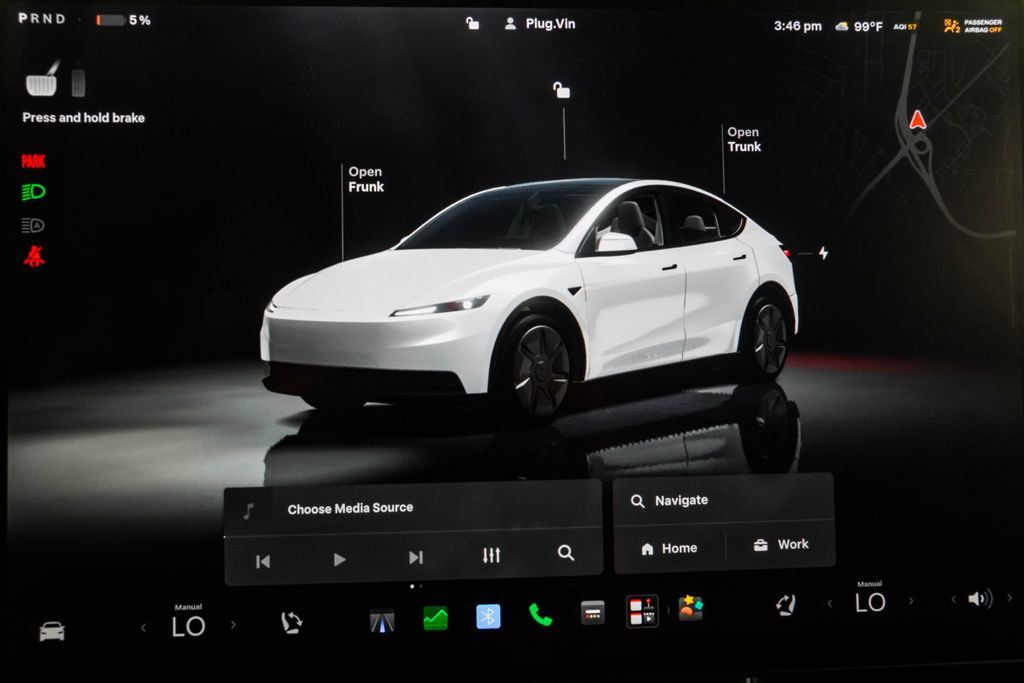 Tesla Model Y photo 24