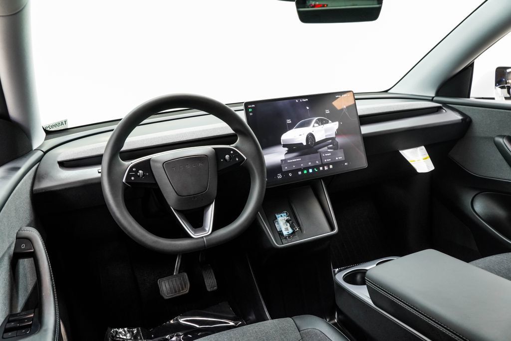Tesla Model Y photo 3