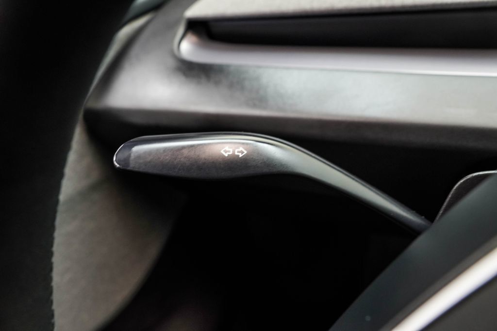 Tesla Model Y photo 30