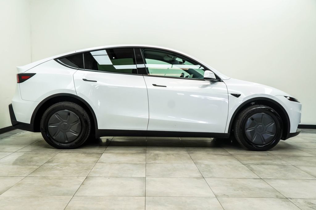 Tesla Model Y photo 6