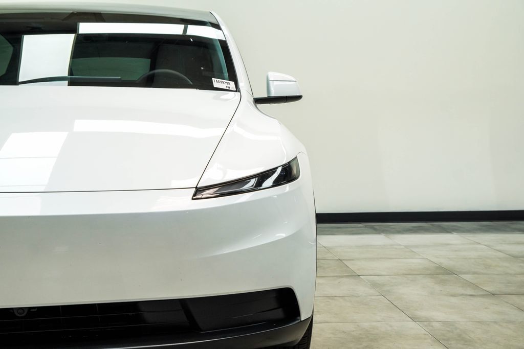 Tesla Model Y photo 7