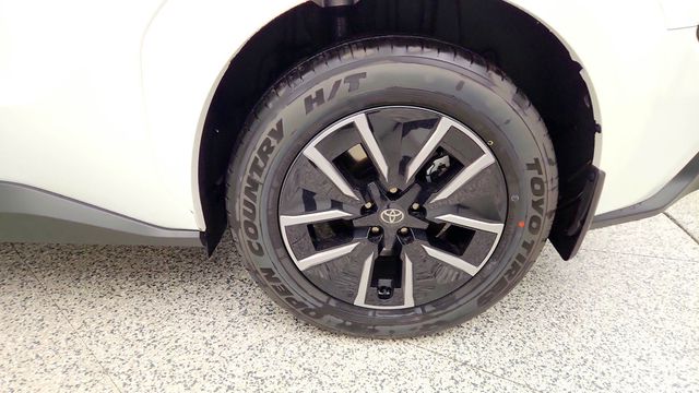 2026 Toyota bZ XLE Plus FWD - 23094475 - 8