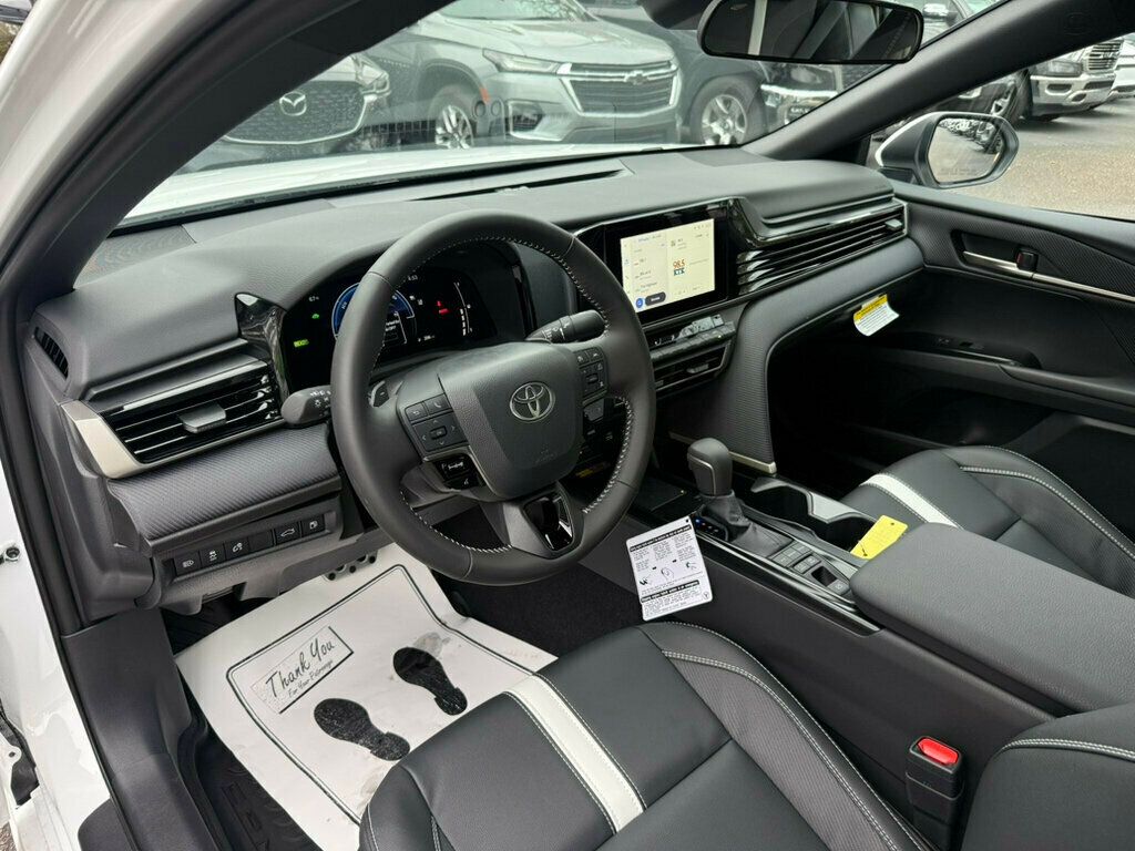 2026 Toyota Camry SE photo 3