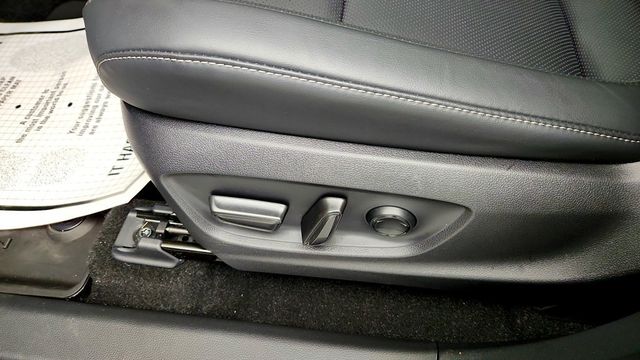 2026 Toyota Crown Platinum AWD w/ Bi-Tone Paint & Illumination Package - 23099896 - 11