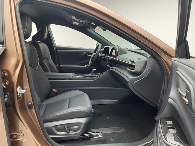 2026 Toyota Crown Signia XLE AWD - 23001583 - 16