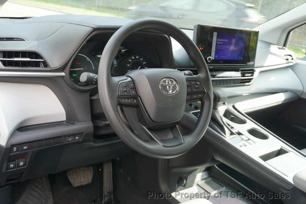 2026 Toyota Sienna LE FWD 8-Passenger - 23018440 - 17