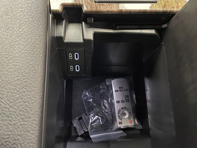 2026 Toyota Sienna Platinum AWD 7-Passenger - 22992791 - 28