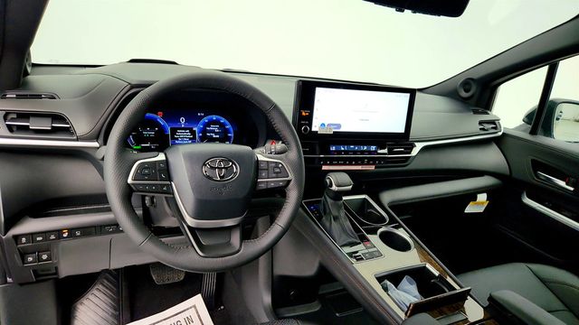 2026 Toyota Sienna Platinum AWD 7-Seater w/ 1080p HD Rear Seat Entertainment - 23006922 - 12