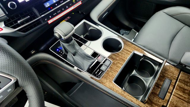 2026 Toyota Sienna Platinum AWD 7-Seater w/ 1080p HD Rear Seat Entertainment - 23006922 - 16