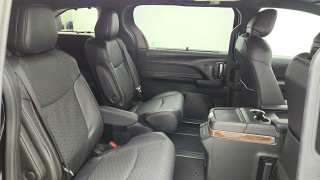 2026 Toyota Sienna Platinum AWD 7-Seater w/ 1080p HD Rear Seat Entertainment - 23006922 - 23
