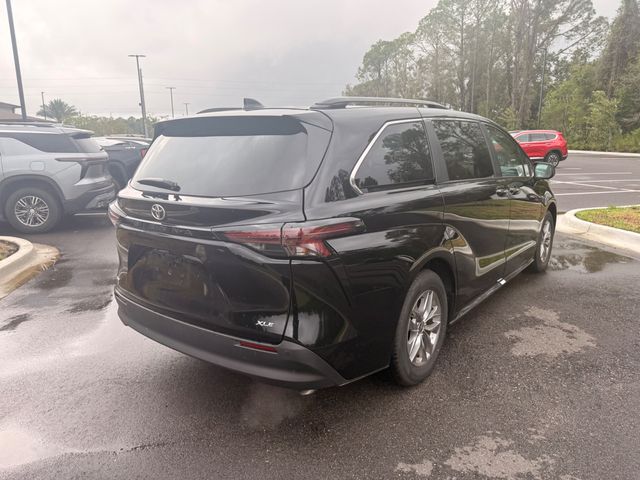 2026 Toyota Sienna XLE - 23093535 - 22