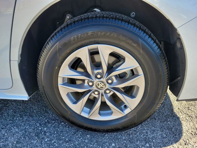 2026 Toyota Sienna XLE FWD 8-Passenger - 23095214 - 27