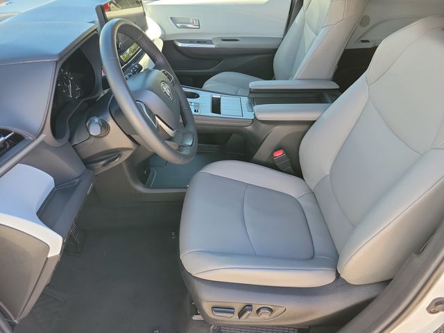 2026 Toyota Sienna XLE FWD 8-Passenger - 23095214 - 4