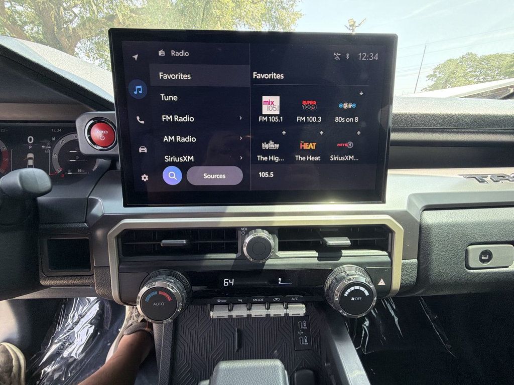 Toyota Tacoma 4WD DOUBLE CAB photo 17