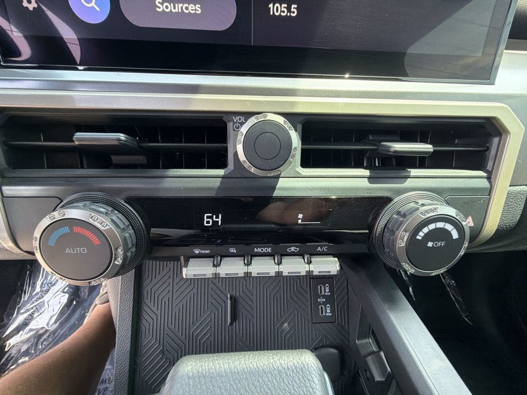 Toyota Tacoma 4WD DOUBLE CAB photo 19