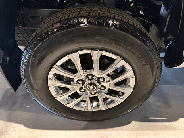 2026 Toyota Tacoma 4WD LocalTrade/Limited/Htd&CldSeats/MoonRoof/AdapCruise/JBL Audio - 23031477 - 11