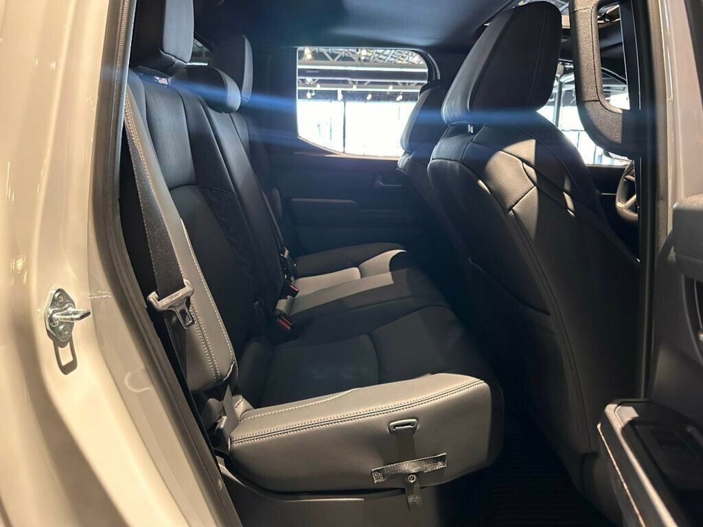 2026 Toyota Tacoma 4WD LocalTrade/Limited/Htd&CldSeats/MoonRoof/AdapCruise/JBL Audio - 23031477 - 29