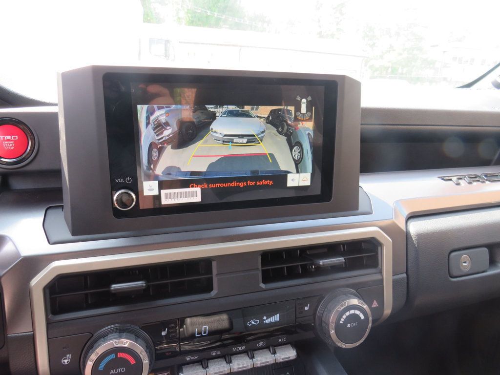 Toyota Tacoma photo 13