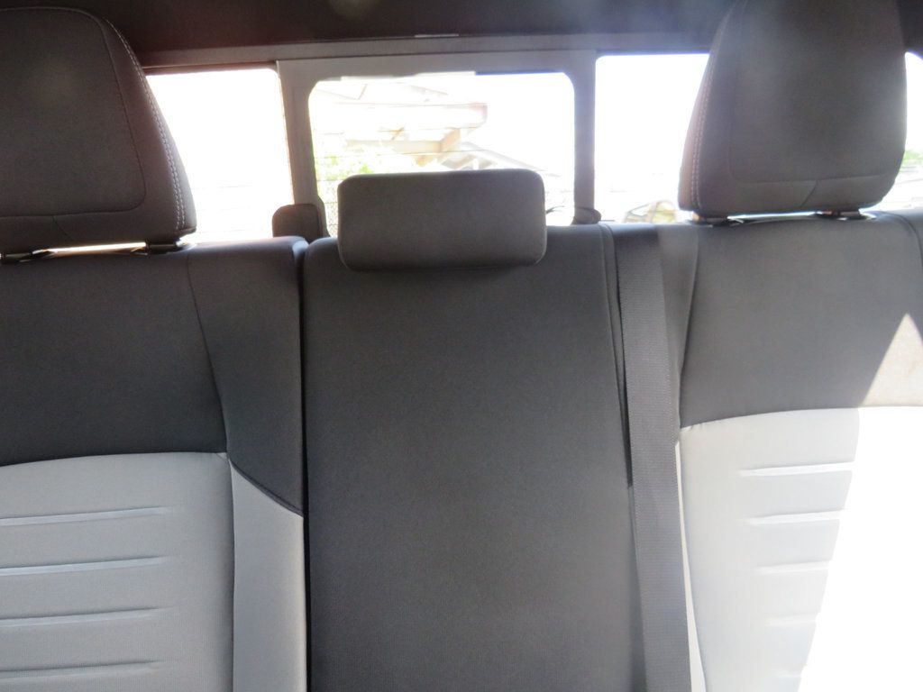 Toyota Tacoma photo 15