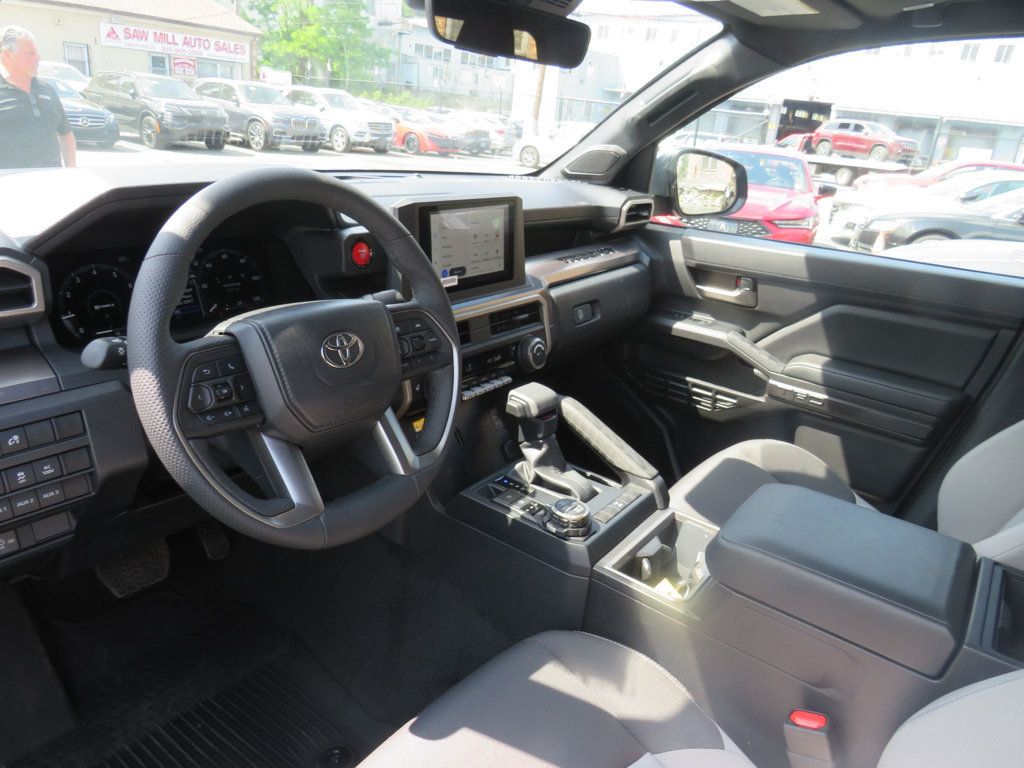 Toyota Tacoma photo 9