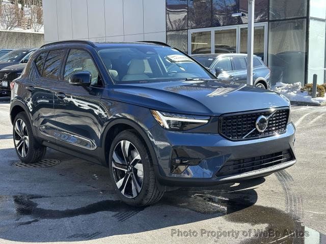 2026 Volvo XC40 B5 Ultra Dark AWD's photo