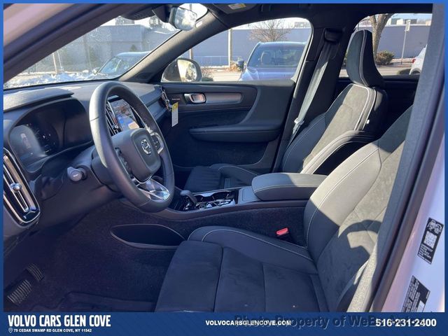 2026 Volvo XC40 B5 AWD Ultra Black Edition - 23012435 - 13