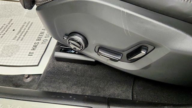 2026 Volvo XC60 Plug-In Hybrid T8 AWD Ultra Black Edition w/ Air Suspension & Bowers & Wilkins - 23047625 - 10