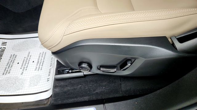 2026 Volvo XC90 B6 AWD Plus 7-Seater w/ harman/kardon Premium Audio - 23040950 - 11