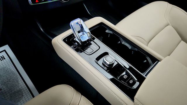 2026 Volvo XC90 B6 AWD Plus 7-Seater w/ harman/kardon Premium Audio - 23040950 - 16