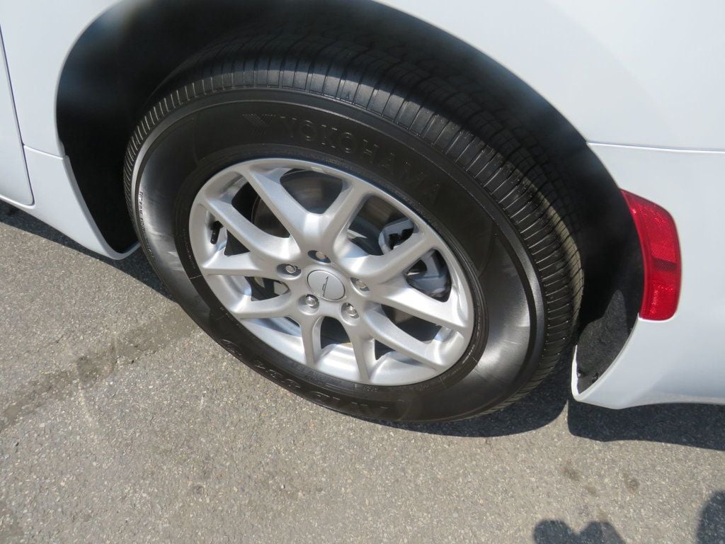 Chrysler Pacifica photo 6