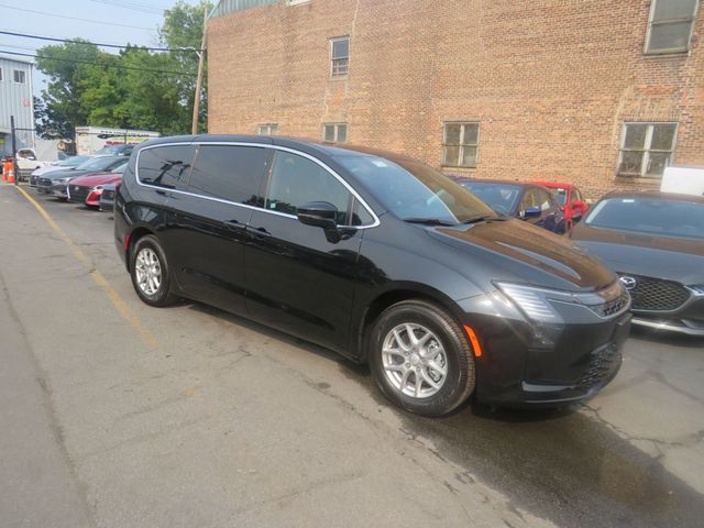 2027 Chrysler Pacifica Select FWD - 23065393 - 4